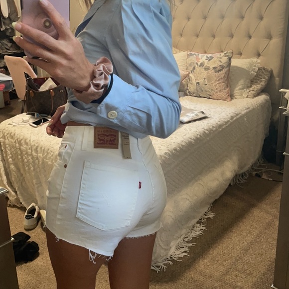 NWT Levi’s white high rise slim through hip shorts - Picture 13 of 16
